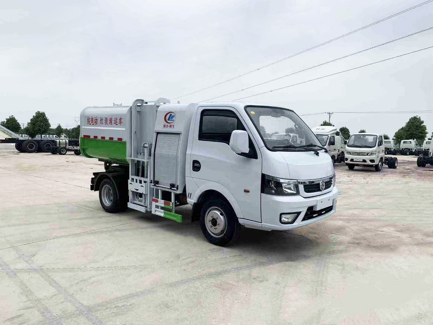 東風(fēng)4方純電動(dòng)掛桶垃圾車(chē)