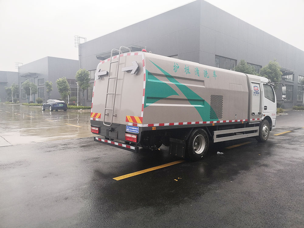 CL5090GQXBEV東風(fēng)純電動護欄清洗車